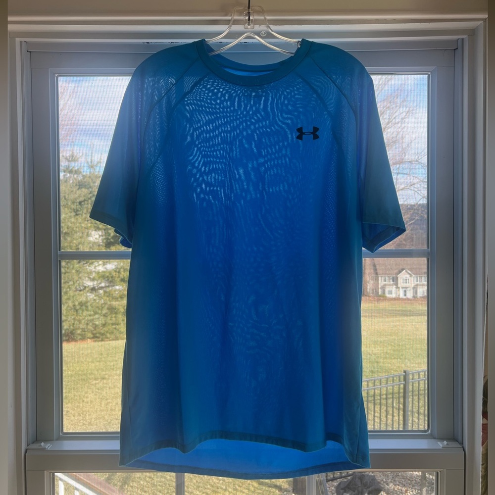 EUC - Under Armour - Men’s Short Sleeve T-Shirt - Size: L